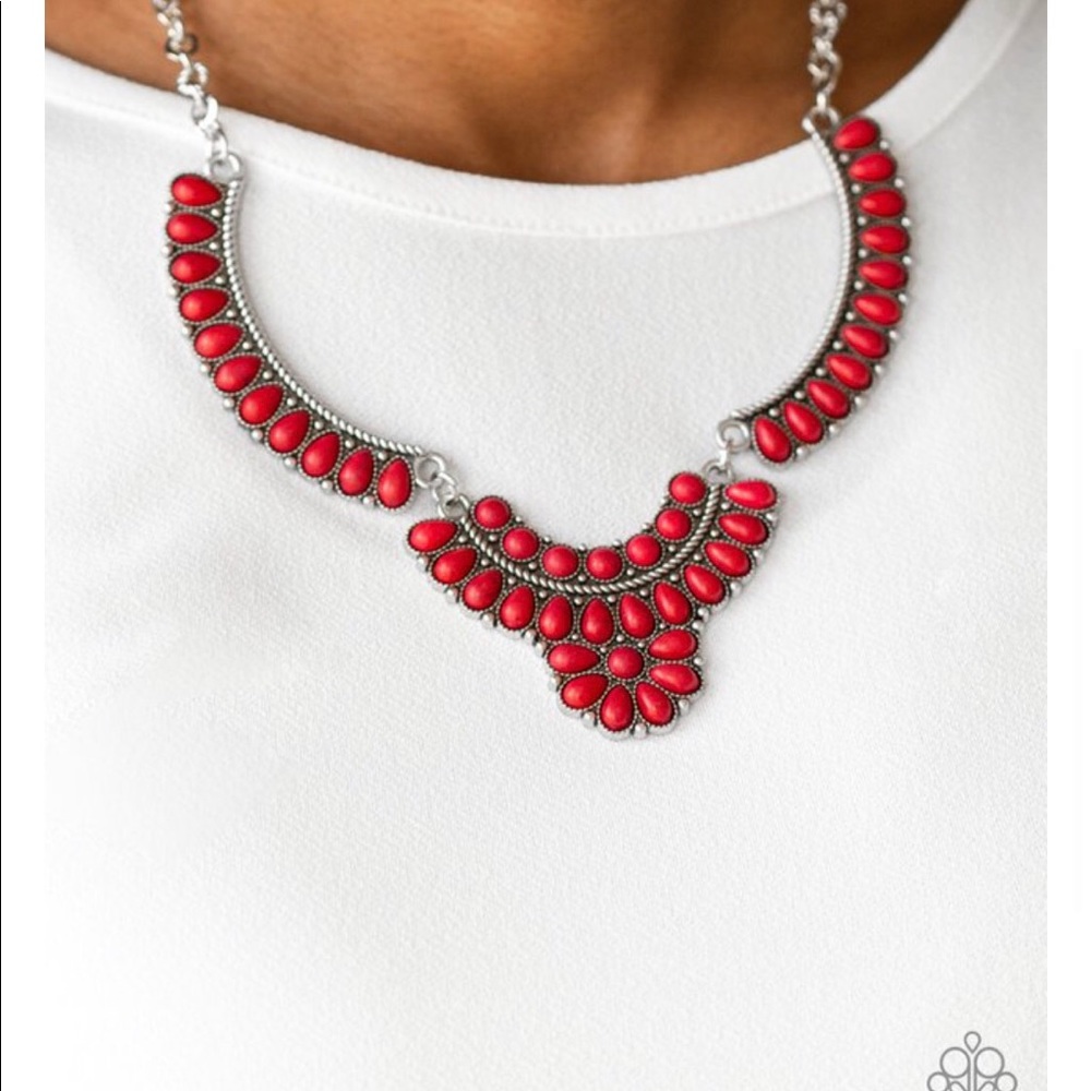 Red necklace - Picture 2 of 3